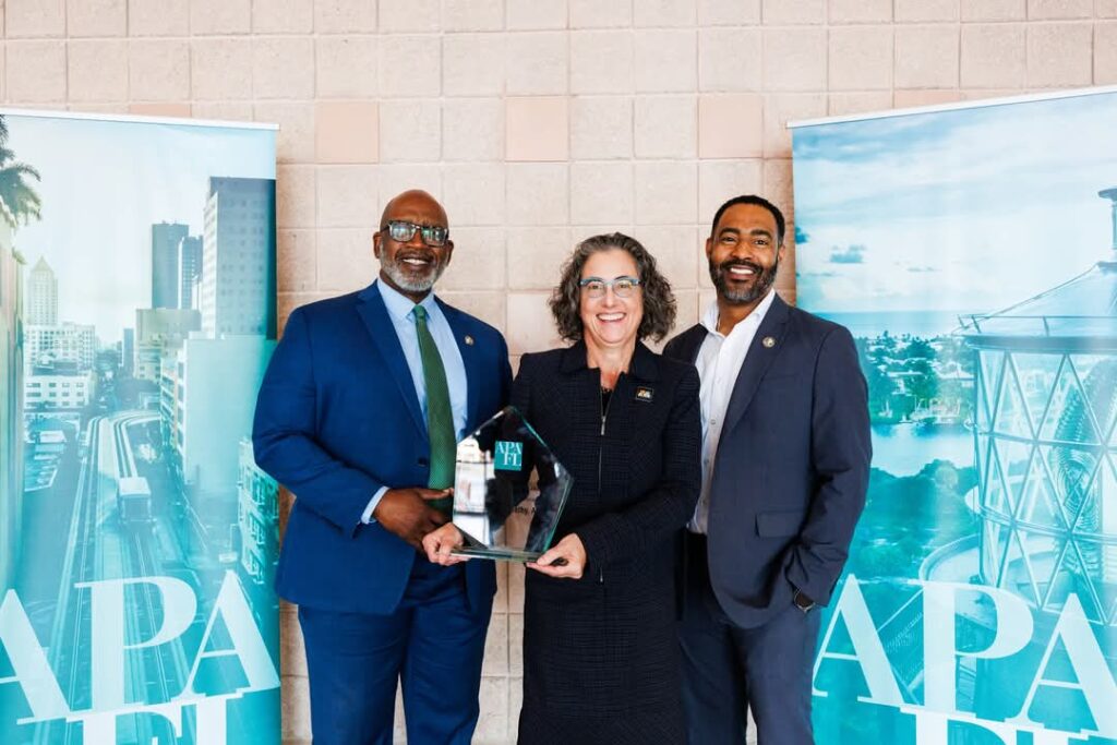 Liz-Abernethy-and-Mayor-1024x683